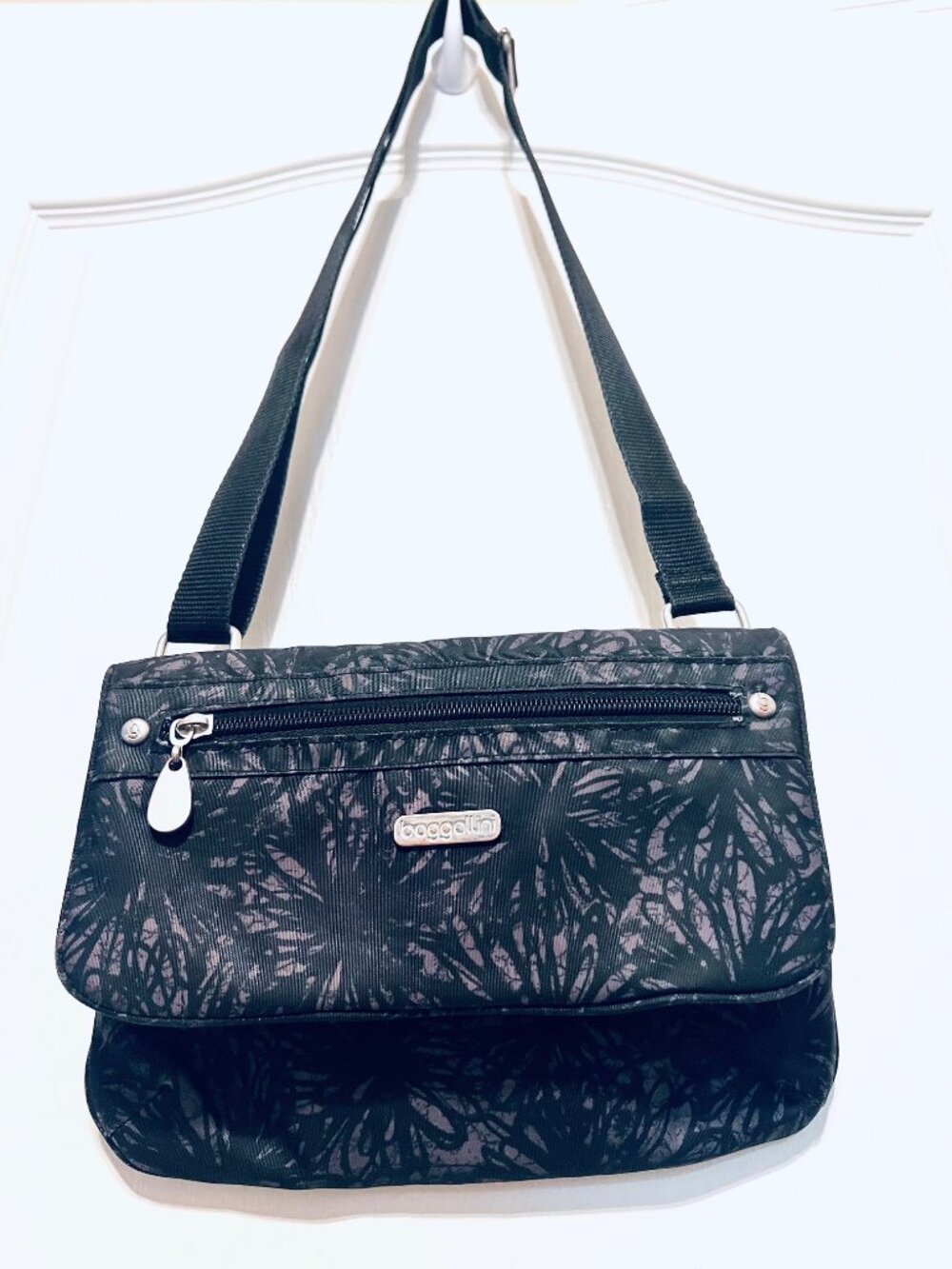 Baggallini Black/Gray Flap Over Adj. Strap Crossbody Purse/Bag-Nylon-Lightweight